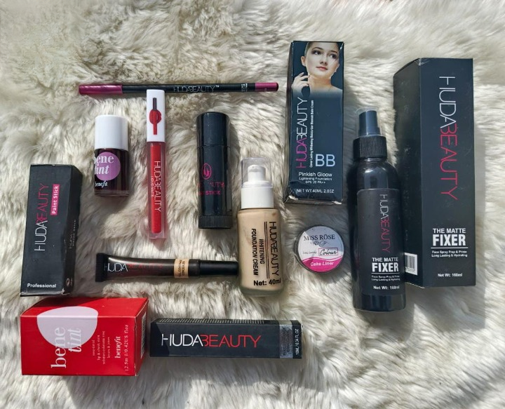 8-in-1 Ultimate Makeup Deal – Essential Beauty Products for Eve